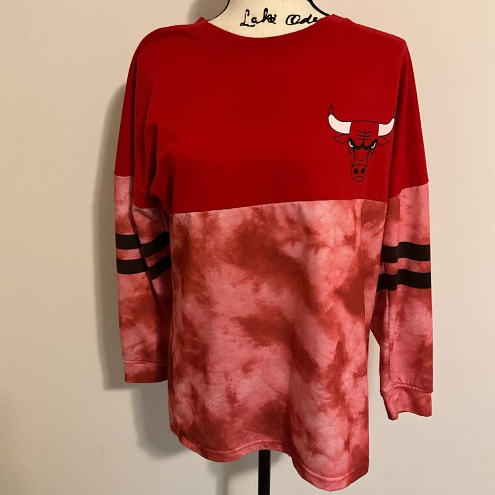 Chicago Bulls NBA Basketball Adult Size Medium Red Tie-Dye long sleeve Shirt